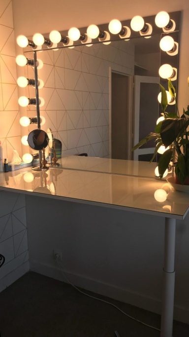 Coiffeuse Une coiffeuse Hollywood